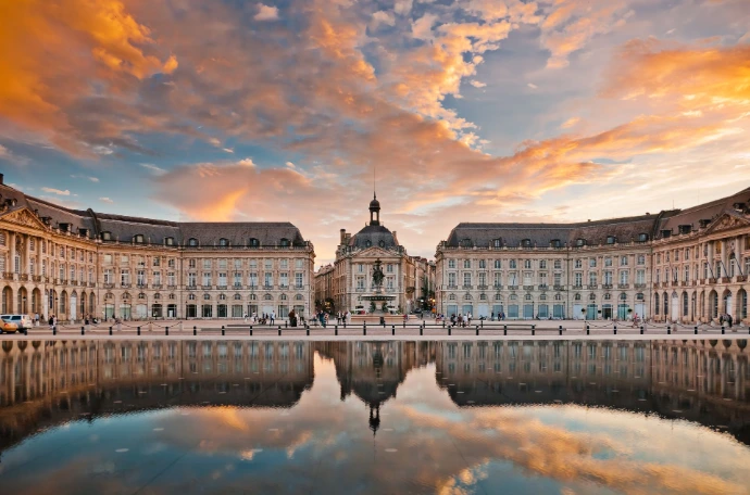 Place de la Bourse and its water mirror in Bordeaux, home to an ESDAC campus