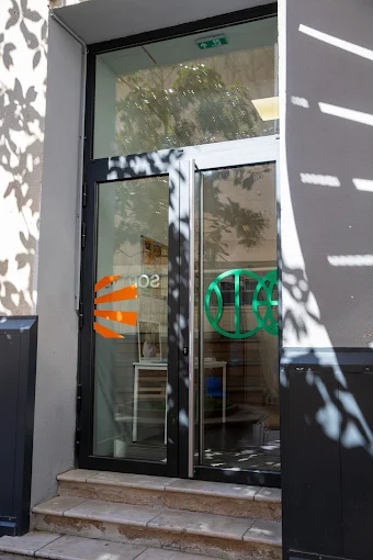 Entrée du bâtiment du campus ESDAC Aix-en-Provence