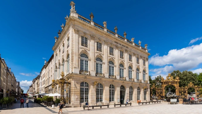 Place Stanislas à Nancy avec ses grilles dorées, ville du campus ESDAC