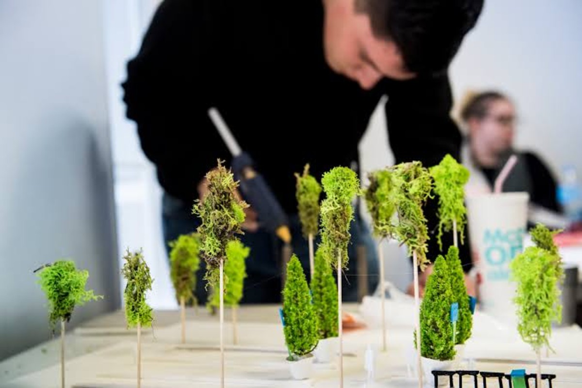 Les étudiants en 2ème année de Bachelor Design d'Espace de Montpellier explorent la maquette sous toutes ses formes